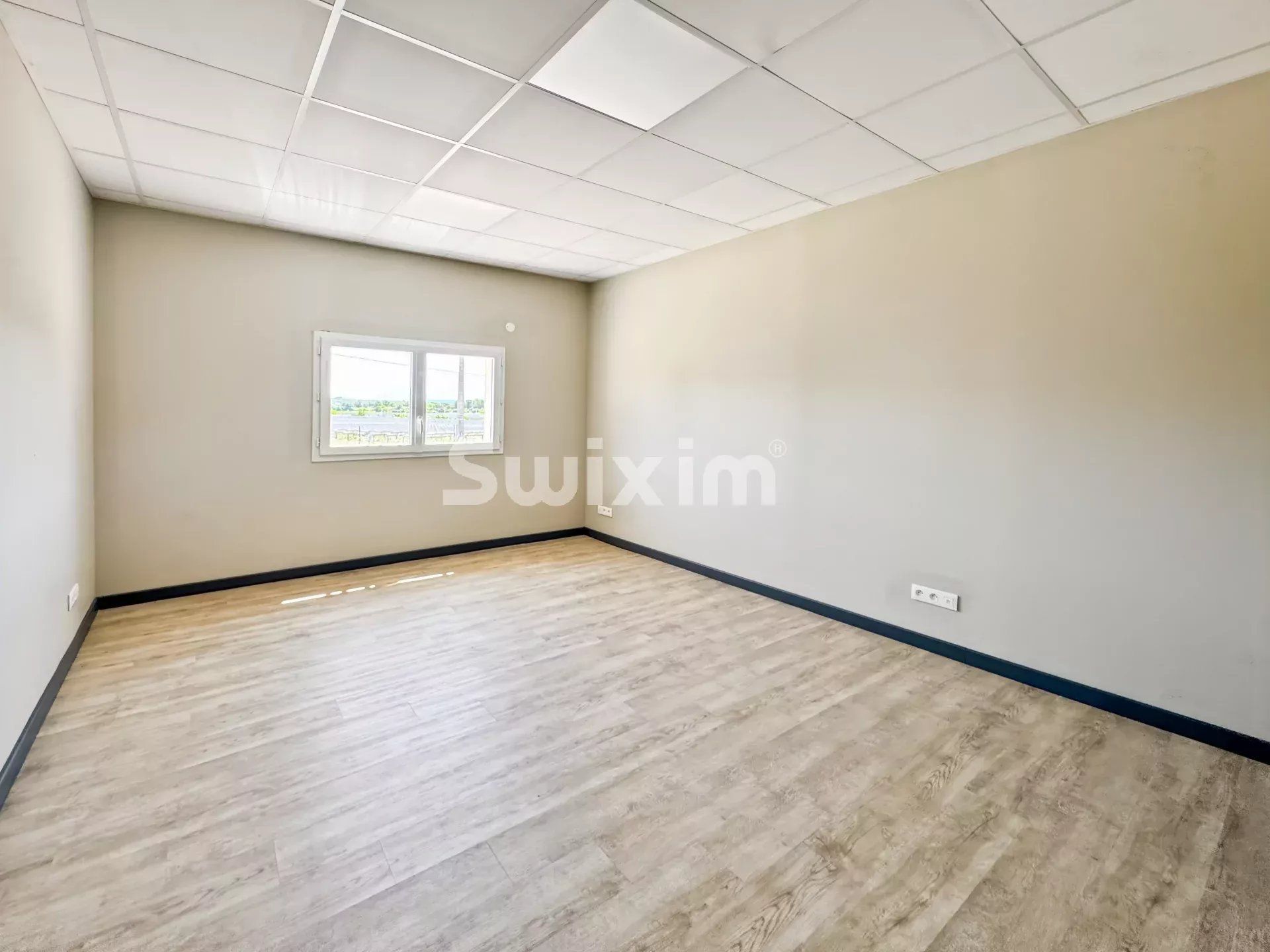 business premises 4 Rooms for rent on Saint-Restitut (26130)