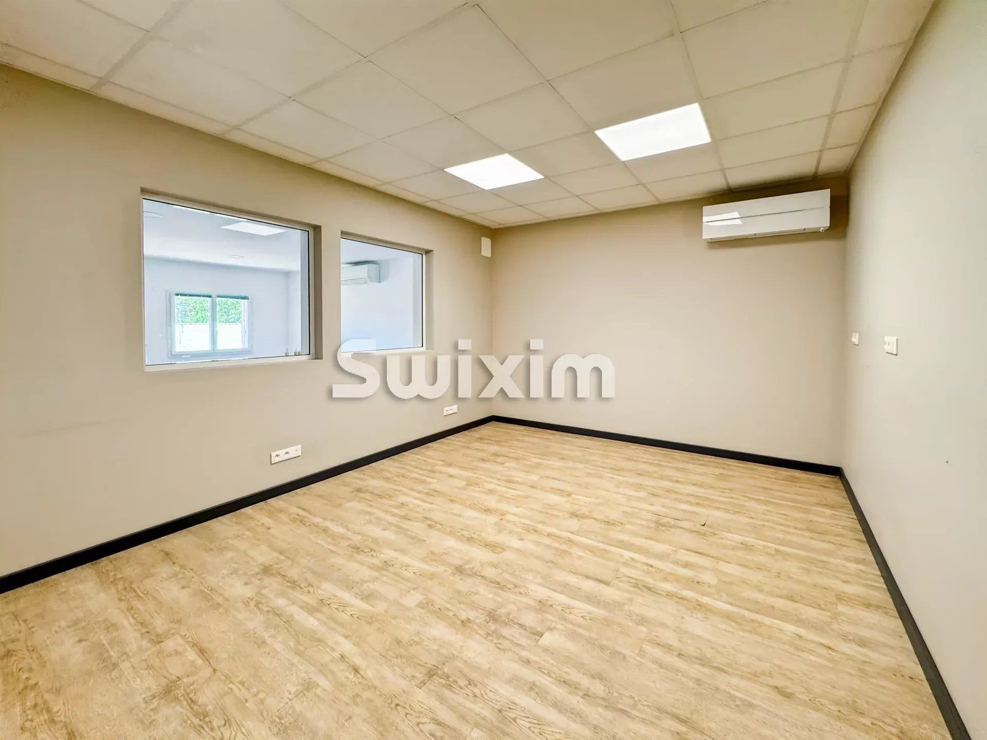 bureaux 4 Pièces en location sur Saint-Restitut (26130)