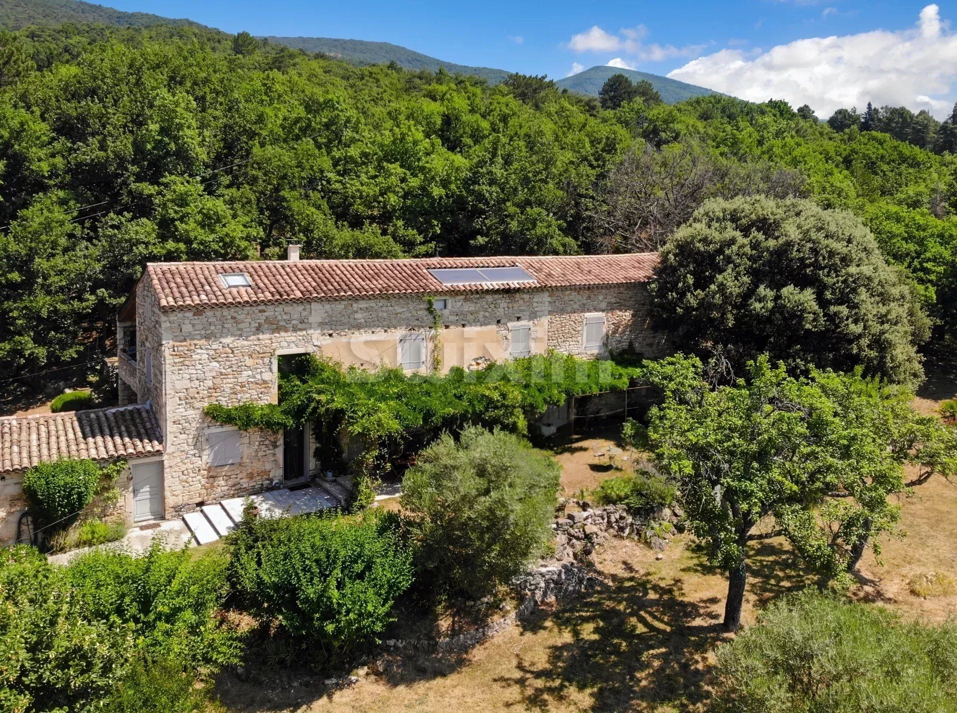 propriété 7 Pièces en vente sur Le Poët-Laval (26160)