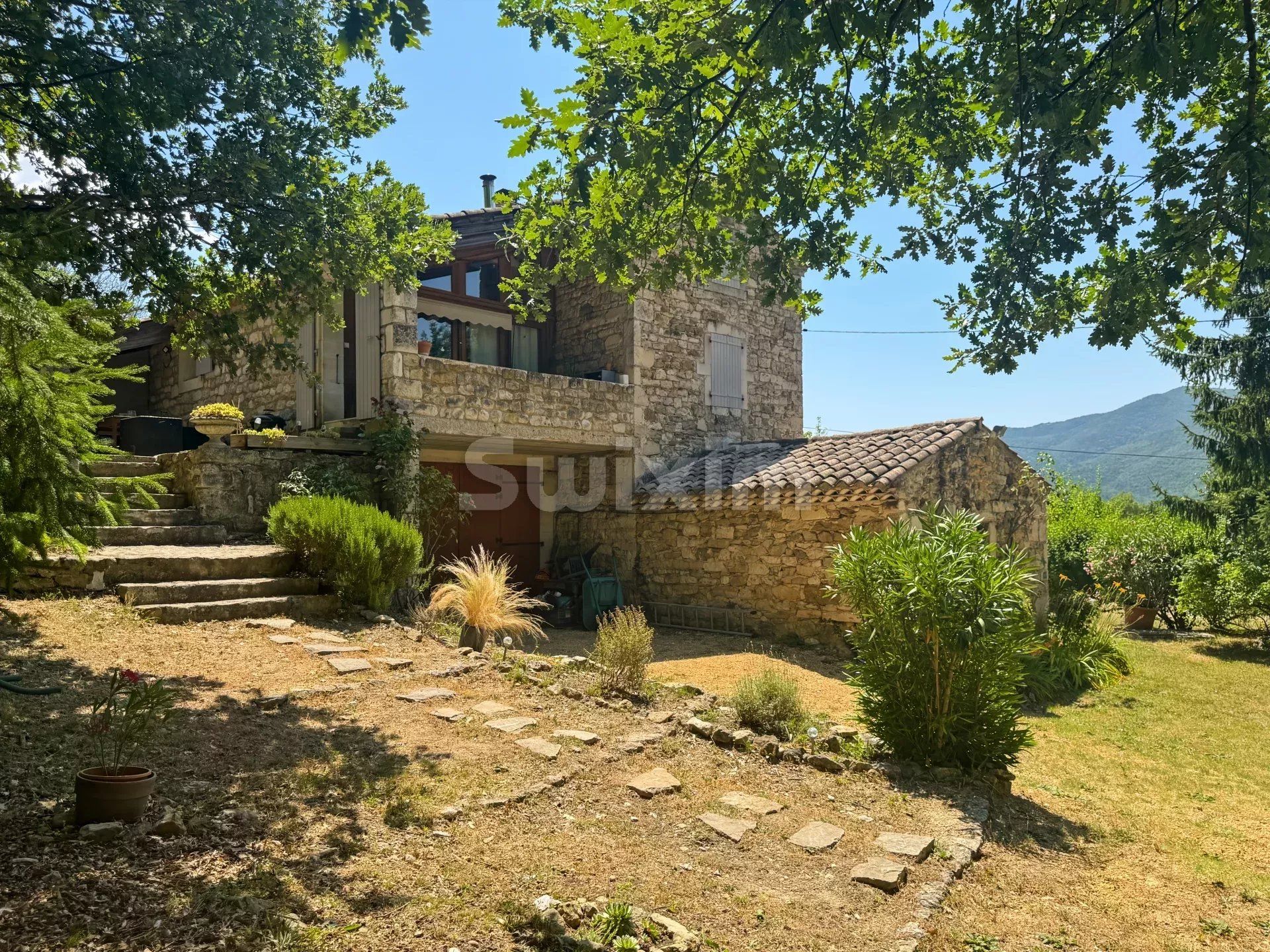 propriété 7 Pièces en vente sur Le Poët-Laval (26160)