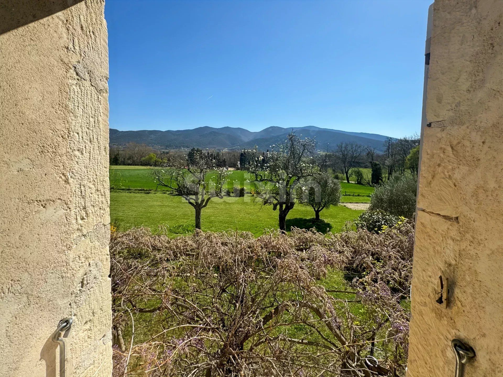 propriété 7 Pièces en vente sur Le Poët-Laval (26160)