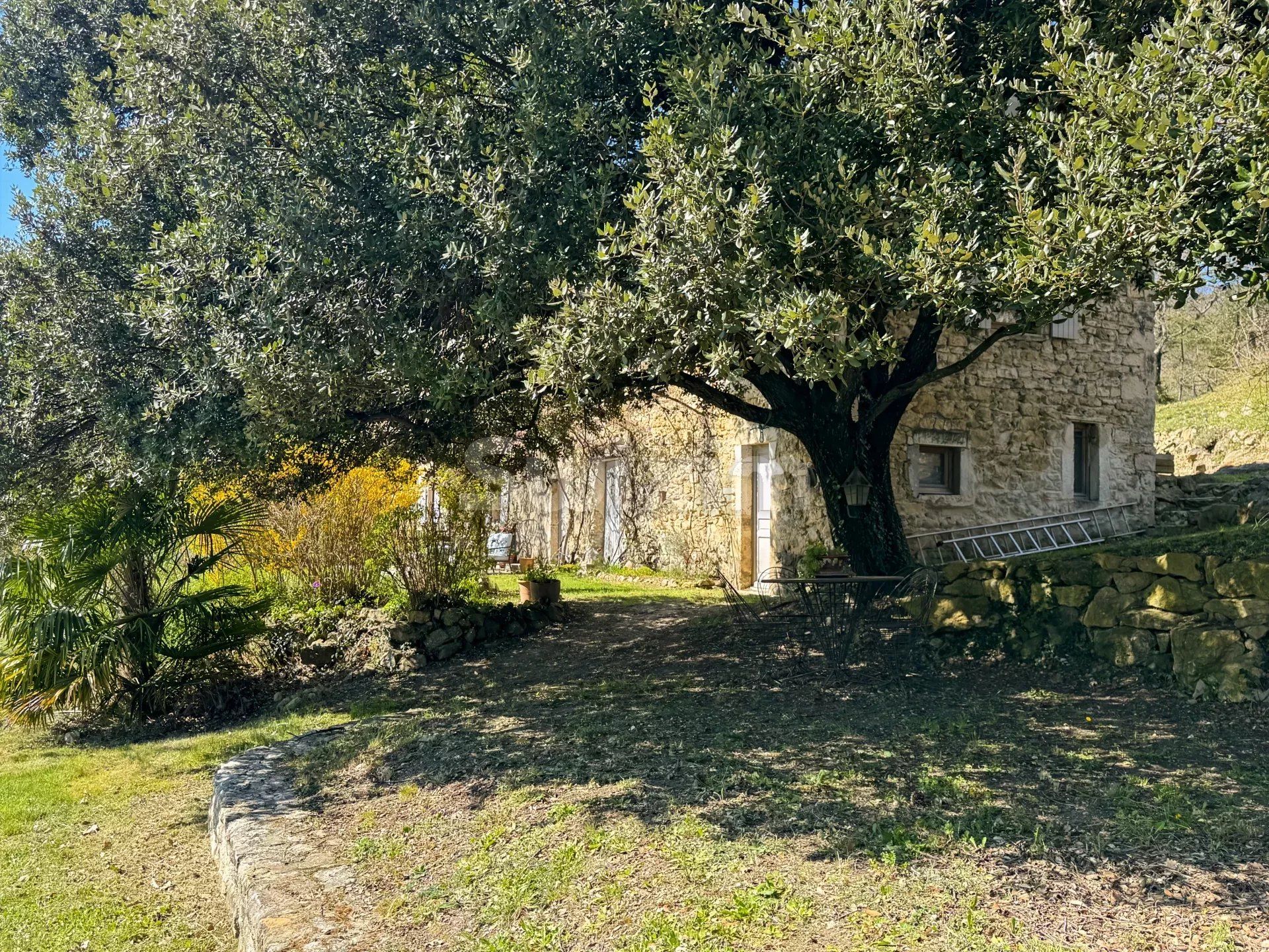 propriété 7 Pièces en vente sur Le Poët-Laval (26160)