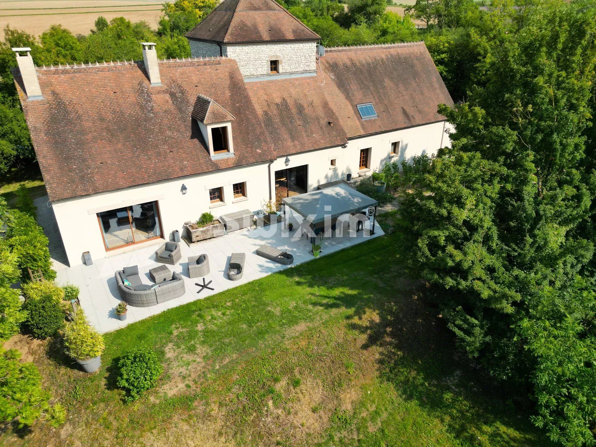 casa 7 Camere in vendita su Avallon (89200)