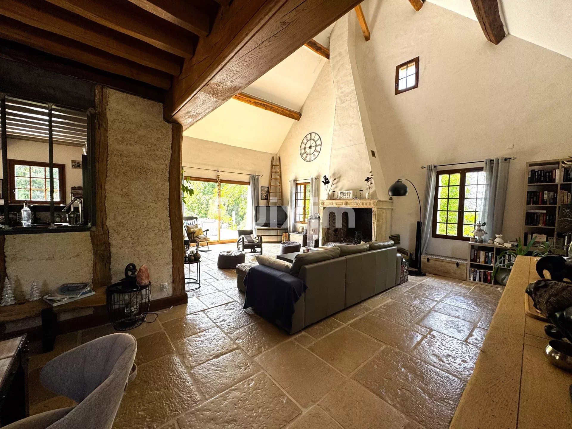 casa 7 Camere in vendita su Avallon (89200)