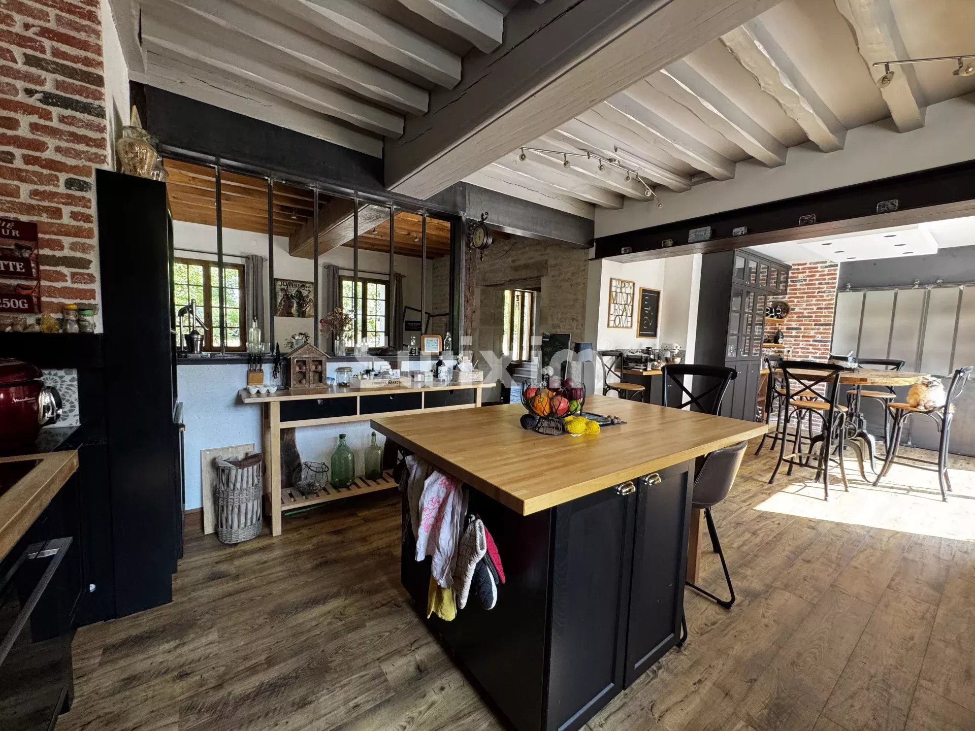 casa 7 Camere in vendita su Avallon (89200)