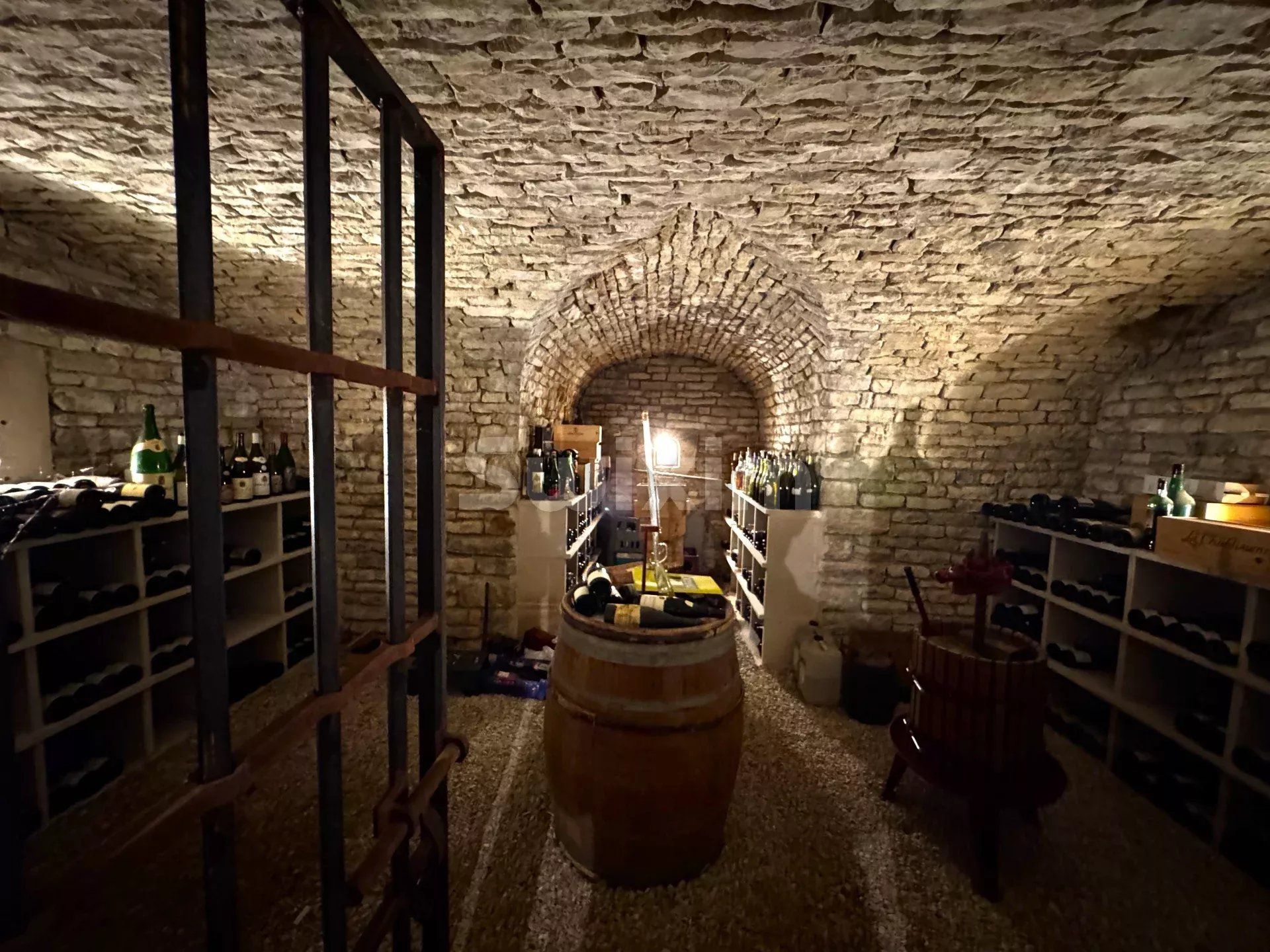 casa 7 Camere in vendita su Avallon (89200)