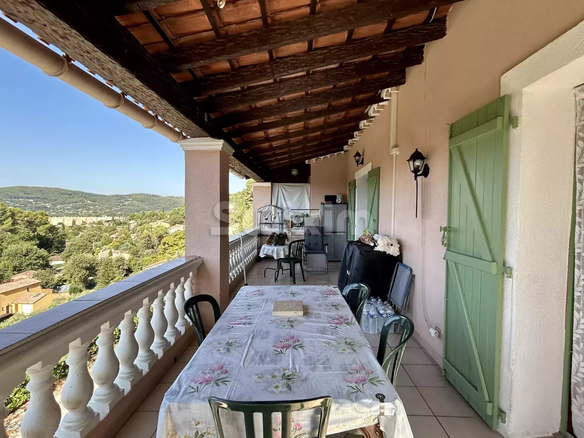 villa 8 Rooms for sale on Draguignan (83300)