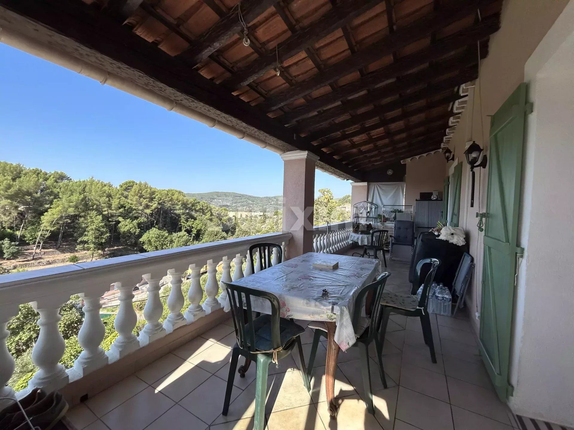 villa 8 Rooms for sale on Draguignan (83300)