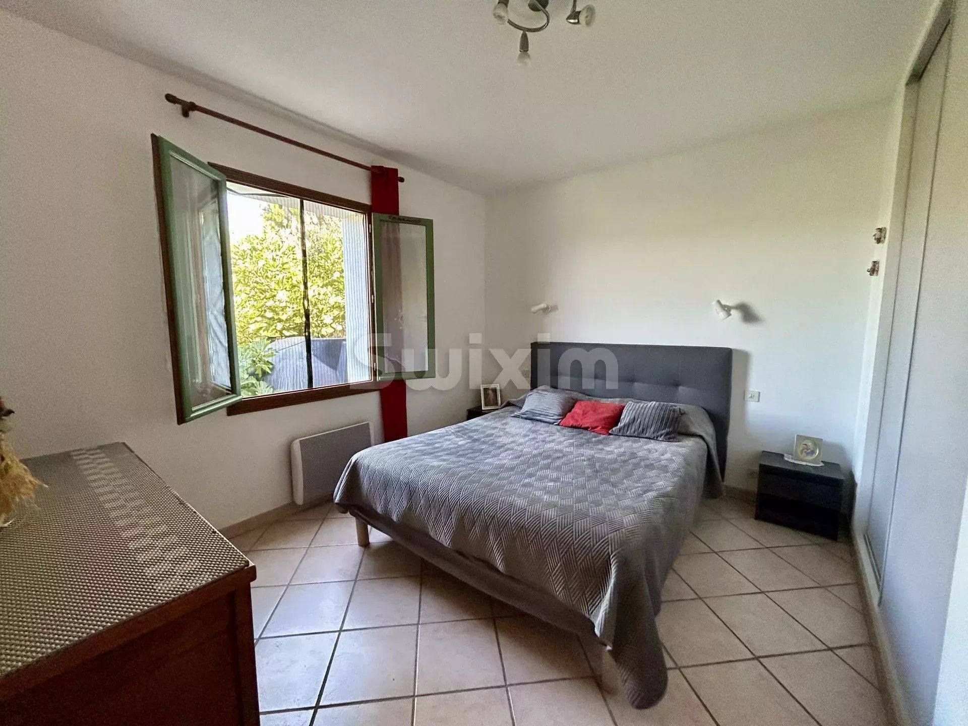 villa 8 Rooms for sale on Draguignan (83300)