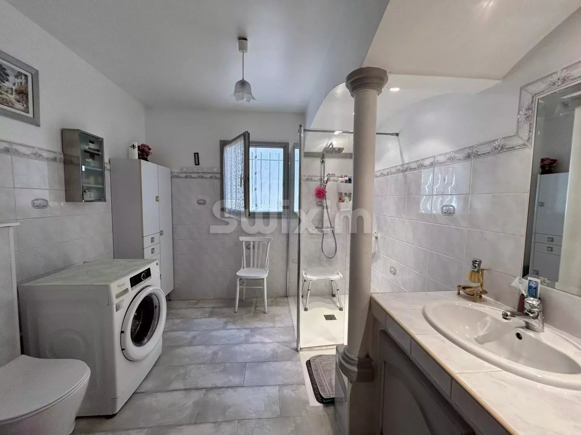 villa 8 Rooms for sale on Draguignan (83300)