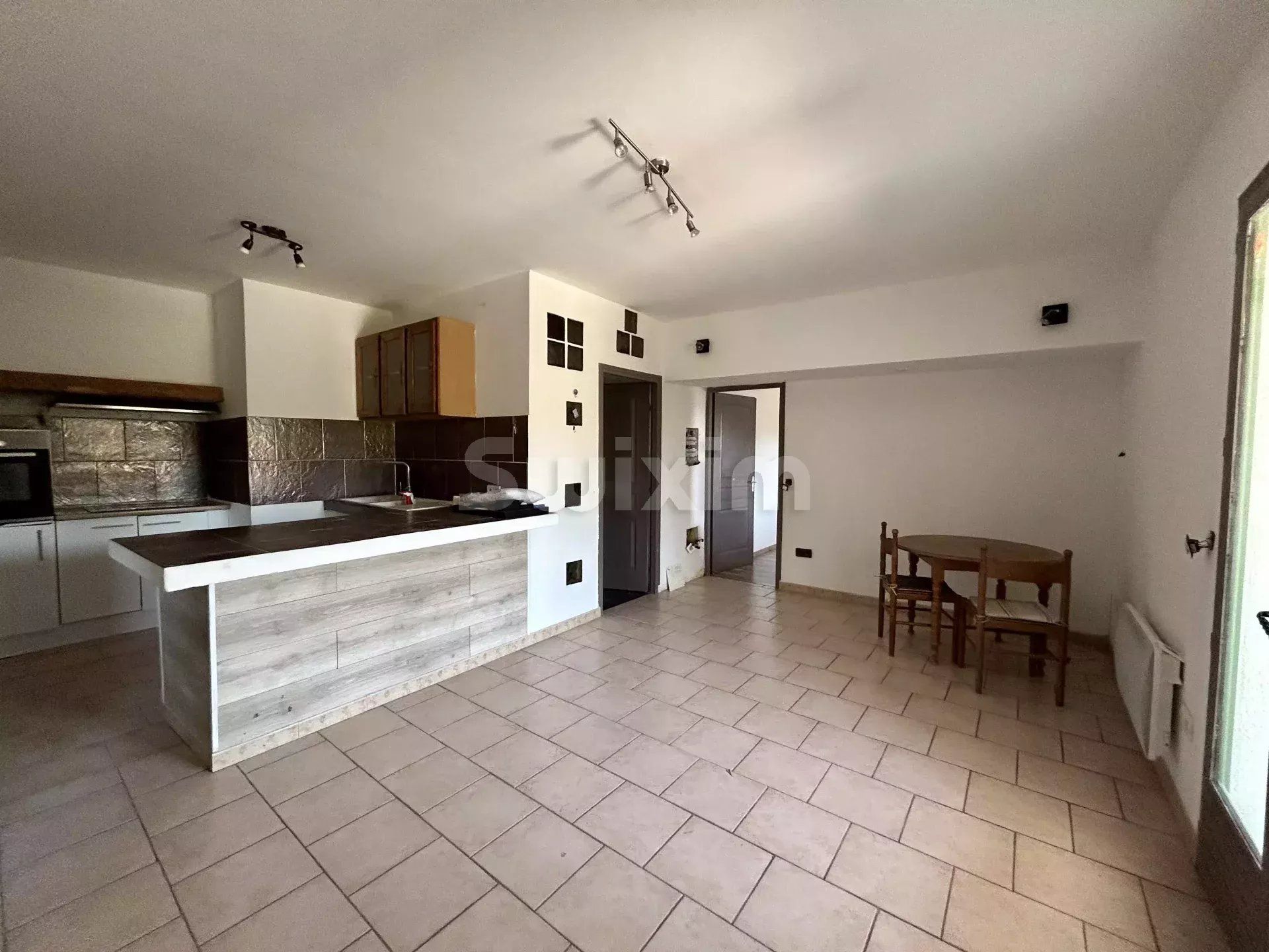 villa 8 Rooms for sale on Draguignan (83300)