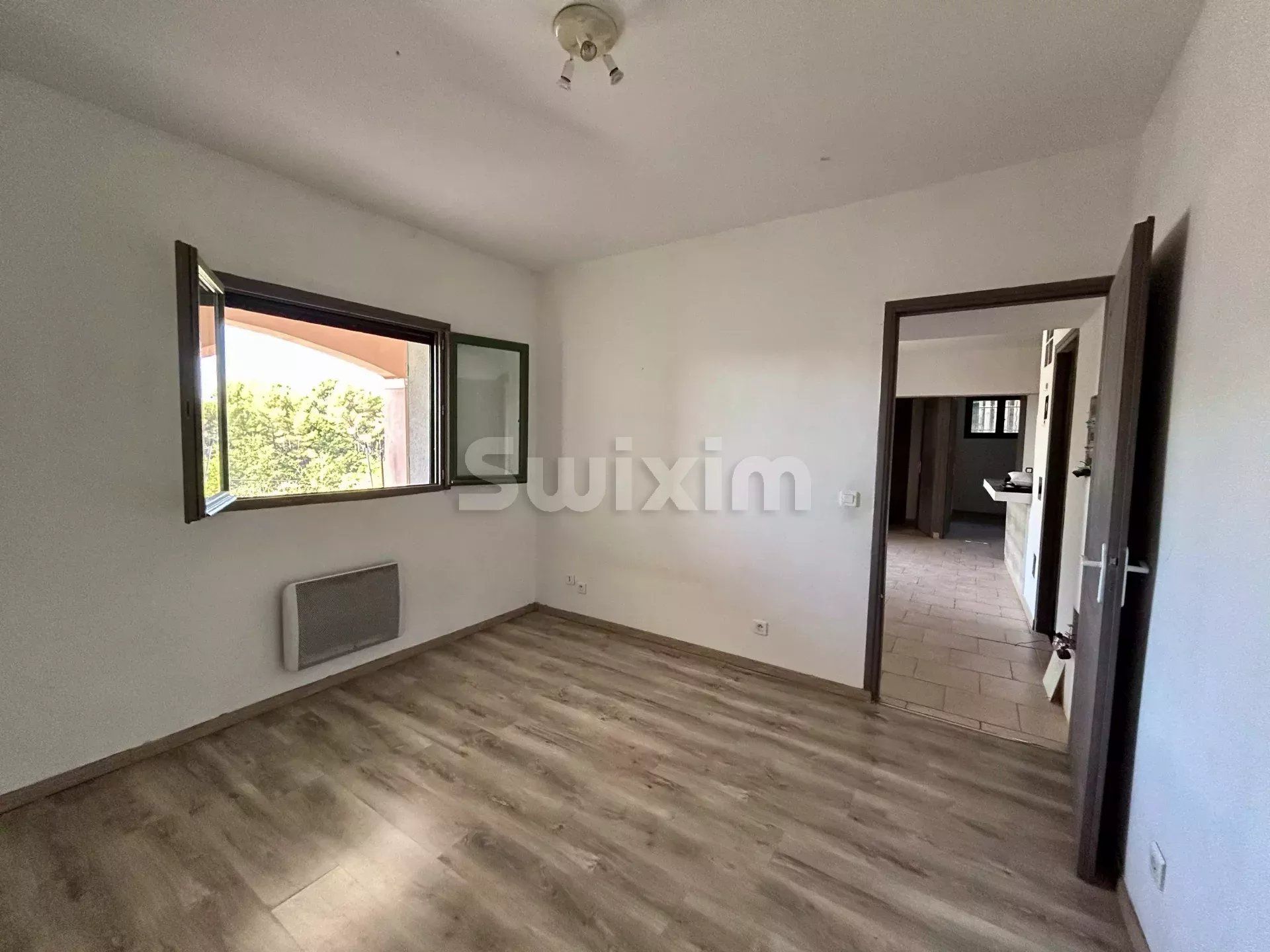 villa 8 Rooms for sale on Draguignan (83300)