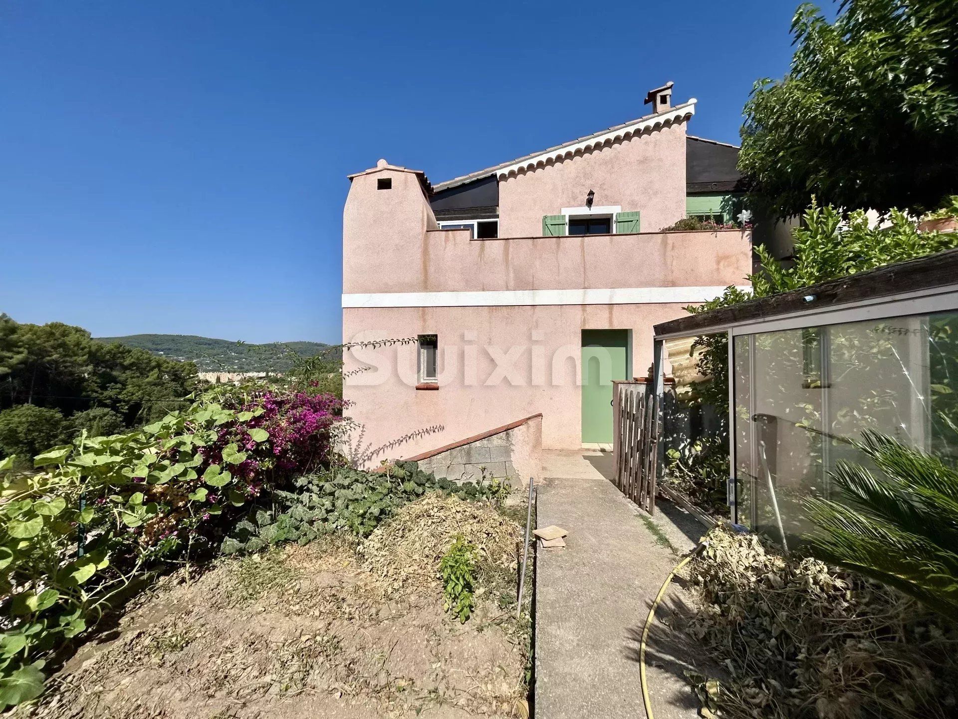 villa 8 Rooms for sale on Draguignan (83300)