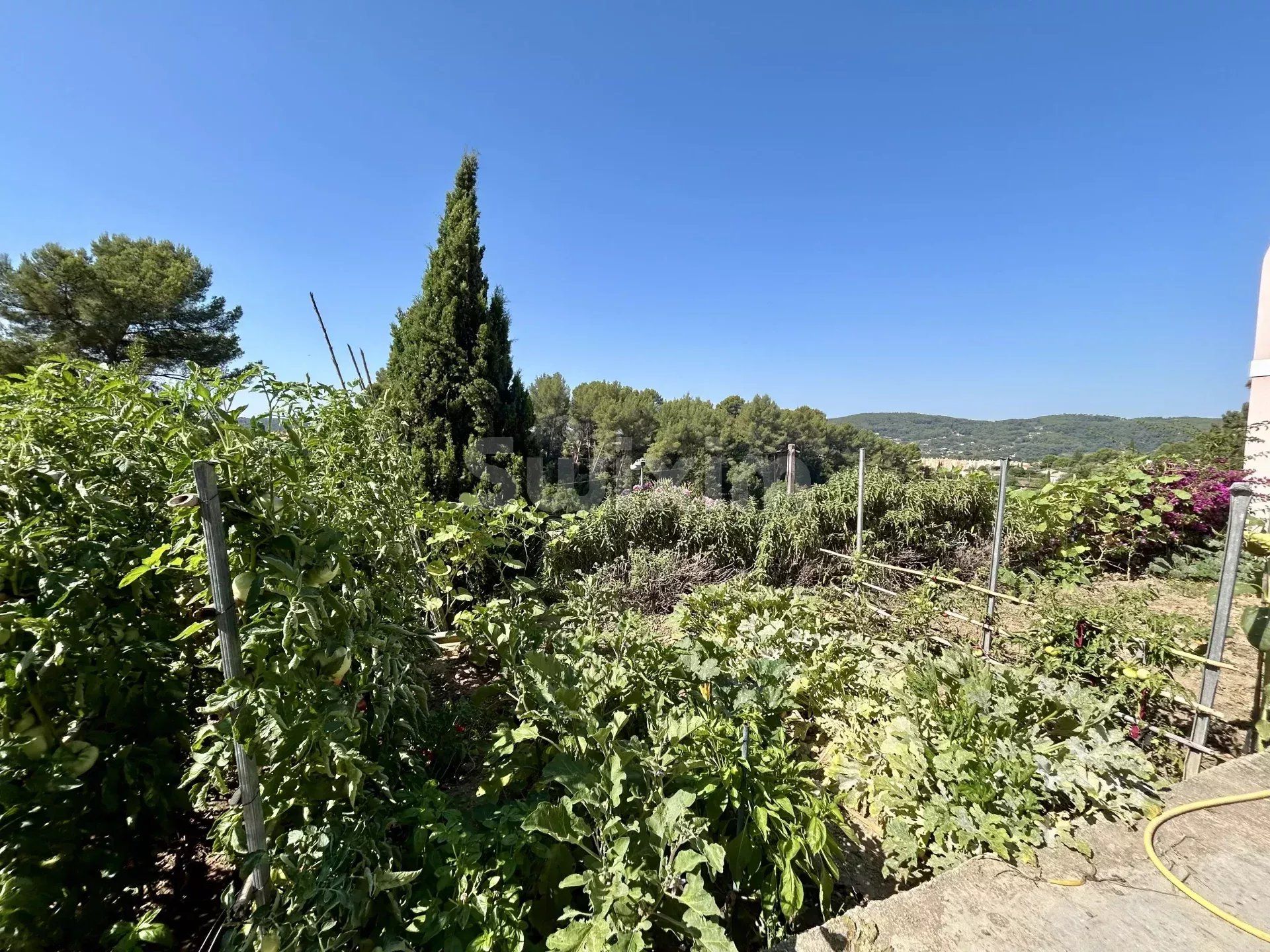 villa 8 Rooms for sale on Draguignan (83300)