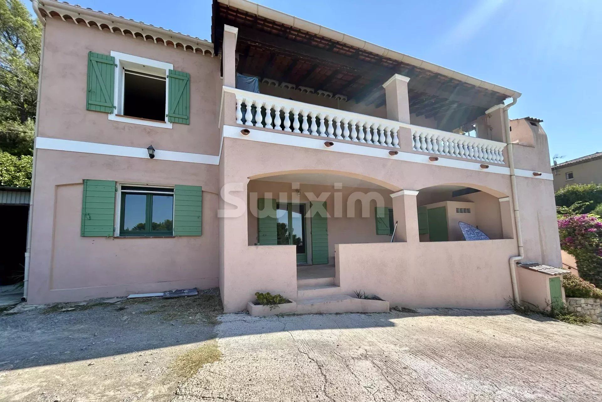 villa 8 Rooms for sale on Draguignan (83300)