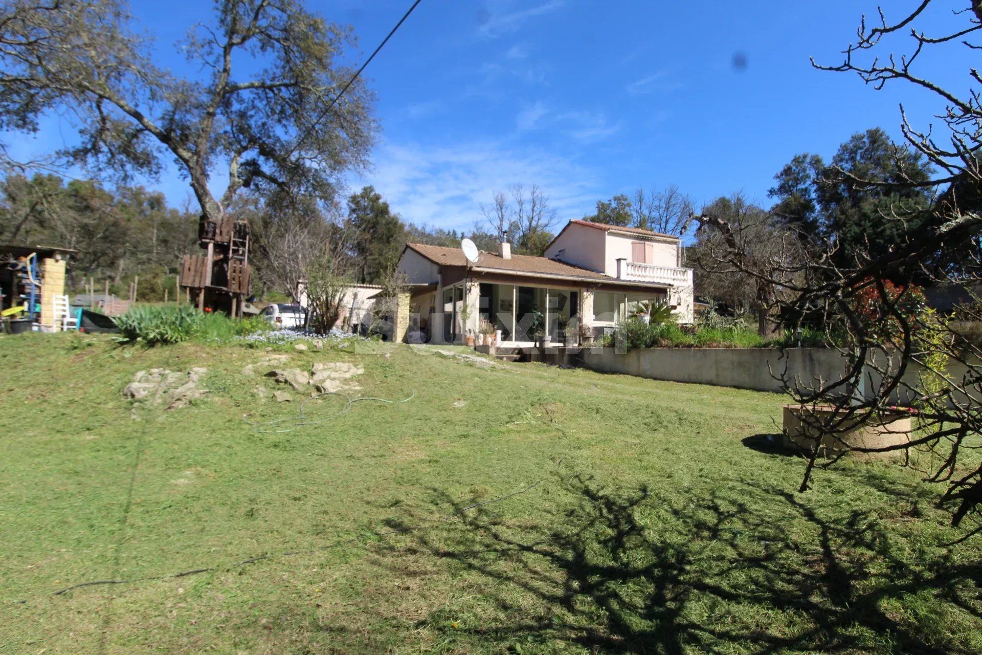 villa 7 Pièces en vente sur Bagnols-en-Forêt (83600)