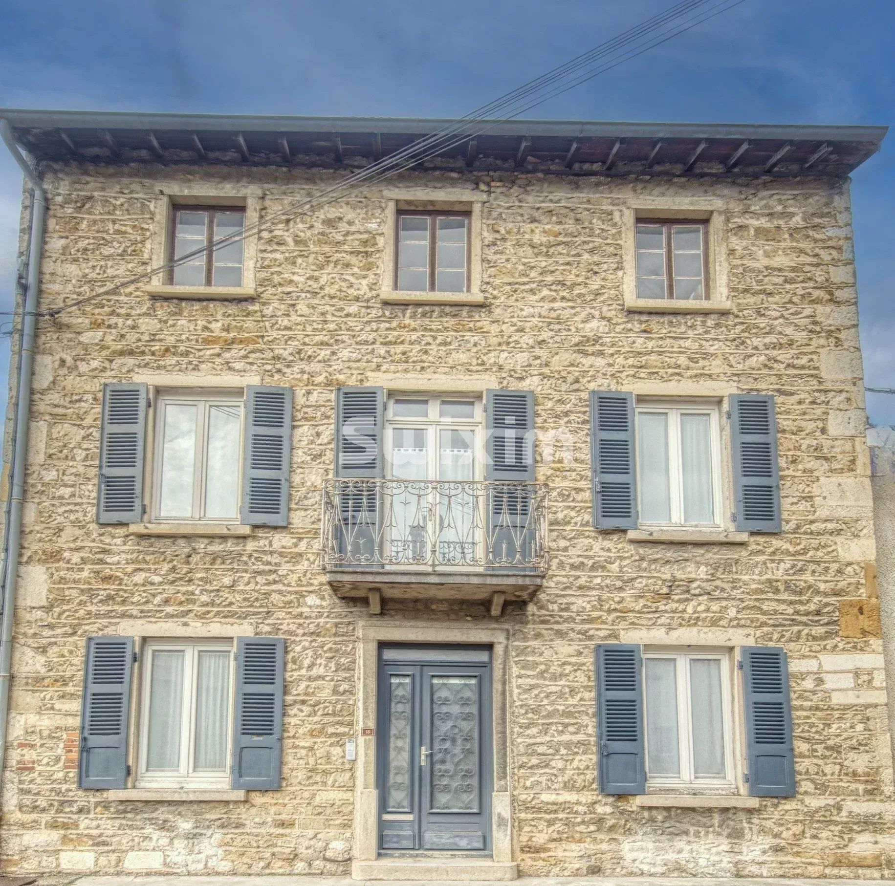 house 11 Rooms for sale on Ambérieu-en-Bugey (01500)