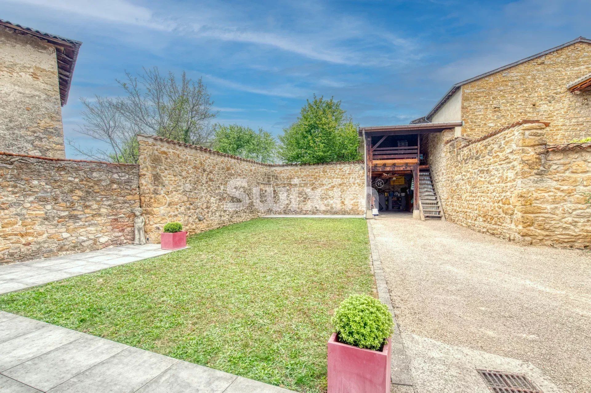 house 11 Rooms for sale on Ambérieu-en-Bugey (01500)