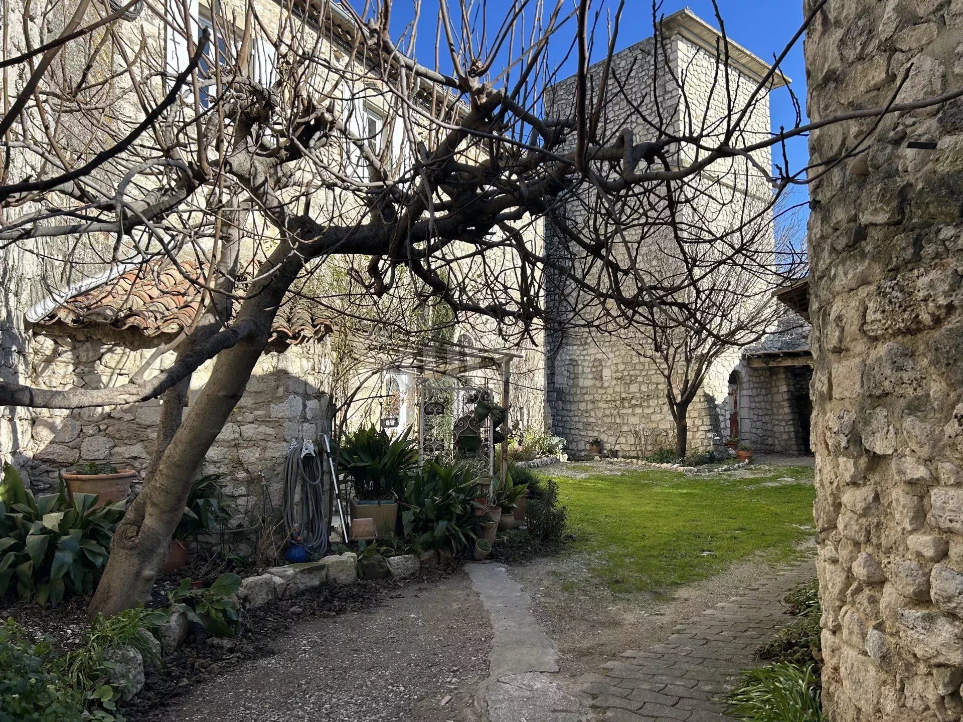 casa 8 Camere in vendita su Grignan (26230)