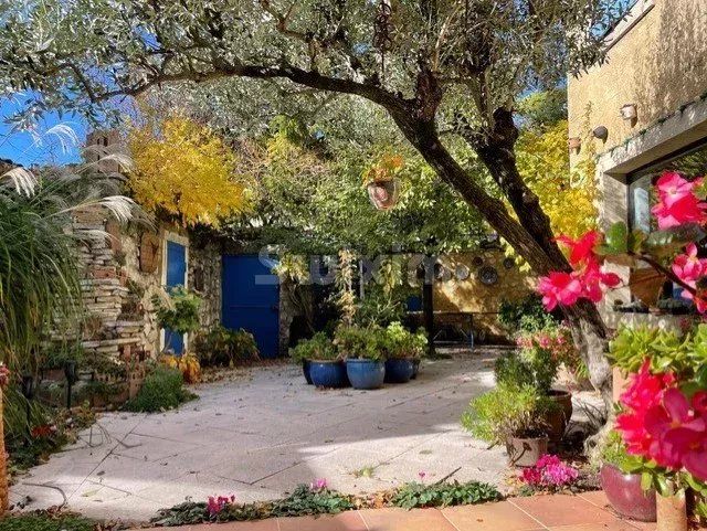 Sale House Grignan 8&nbsp;Rooms 205&nbsp;m²