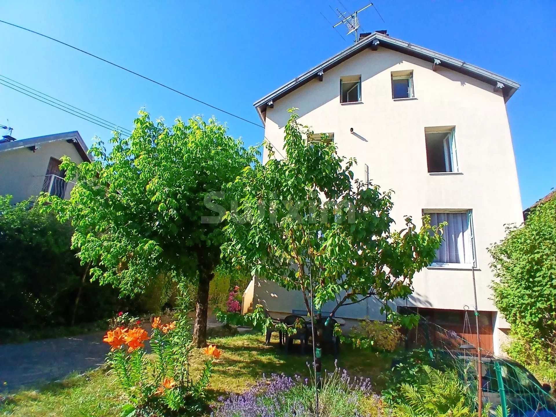 house 9 Rooms for sale on Champagnole (39300)