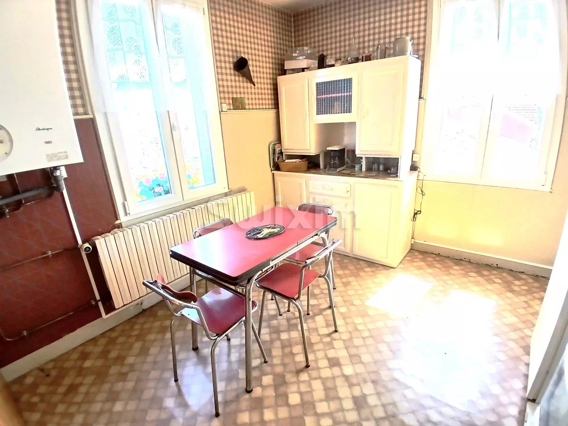 house 9 Rooms for sale on Champagnole (39300)