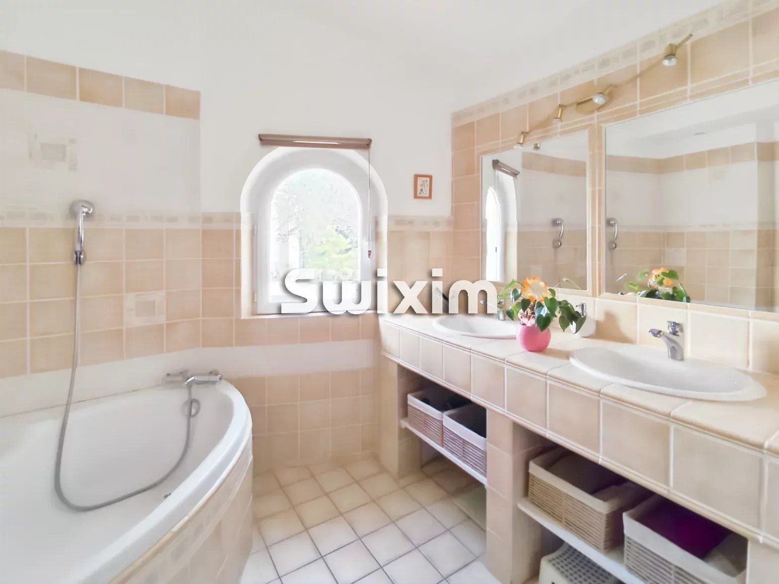 house 4 Rooms for sale on Donzère (26290)