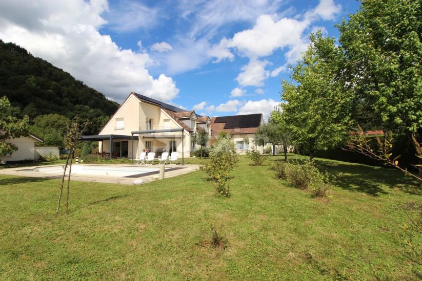 Vente Propriété Maîche 11 Pièces 324 m²