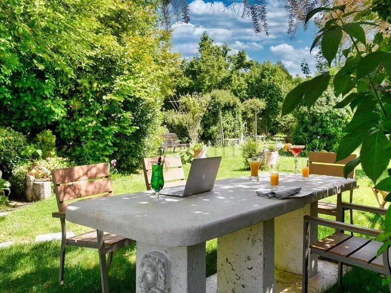 commercial local 35 Rooms for sale on Cheverny (41700)