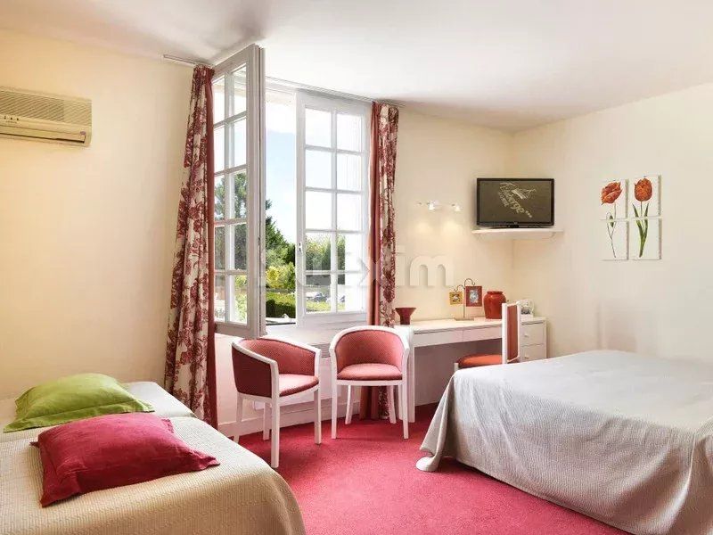 commercial local 35 Rooms for sale on Cheverny (41700)