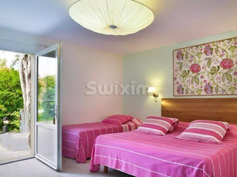 commercial local 35 Rooms for sale on Cheverny (41700)