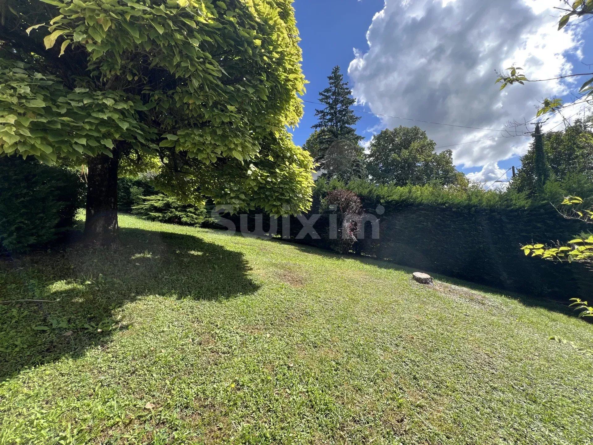 house 5 Rooms for sale on Lons-le-Saunier (39000)