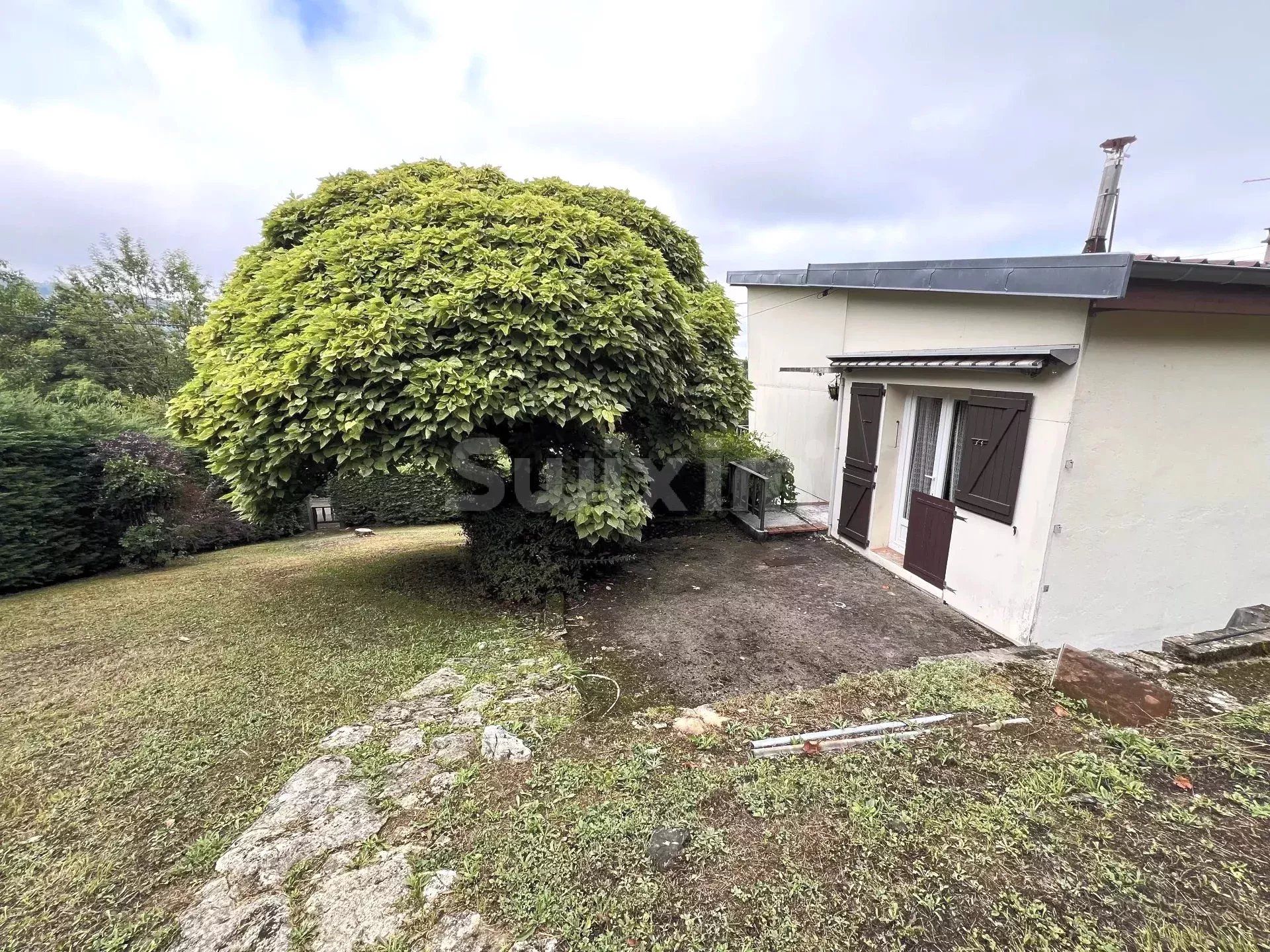 house 5 Rooms for sale on Lons-le-Saunier (39000)