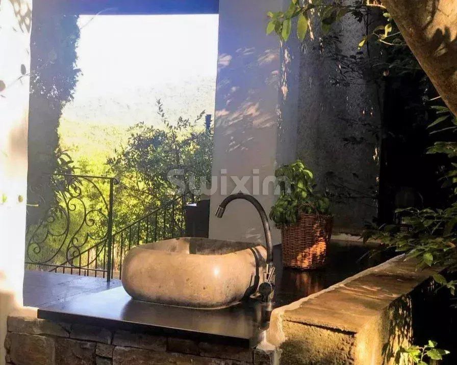 maison 8 Pièces en vente sur Cogolin (83310)