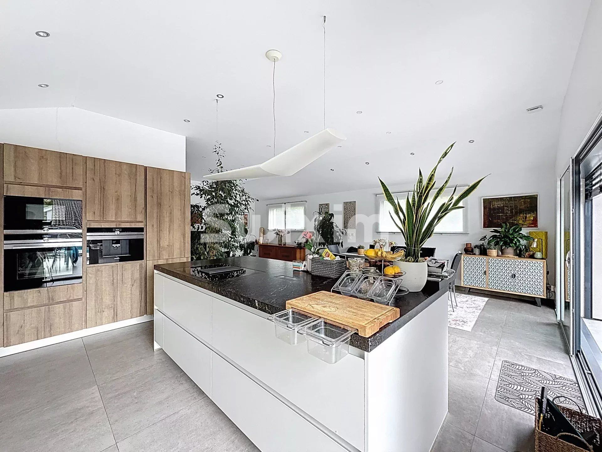 house 7 Rooms for sale on Divonne-les-Bains (01220)