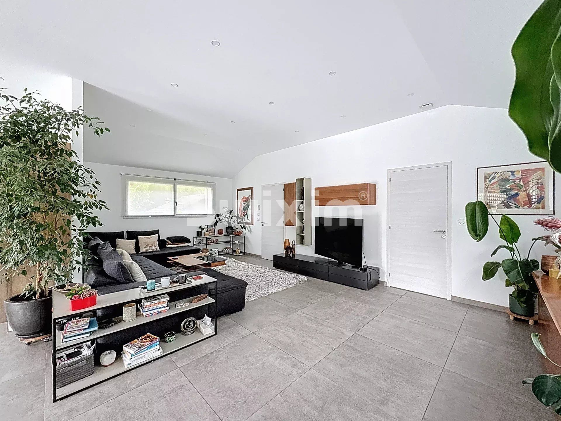 house 7 Rooms for sale on Divonne-les-Bains (01220)