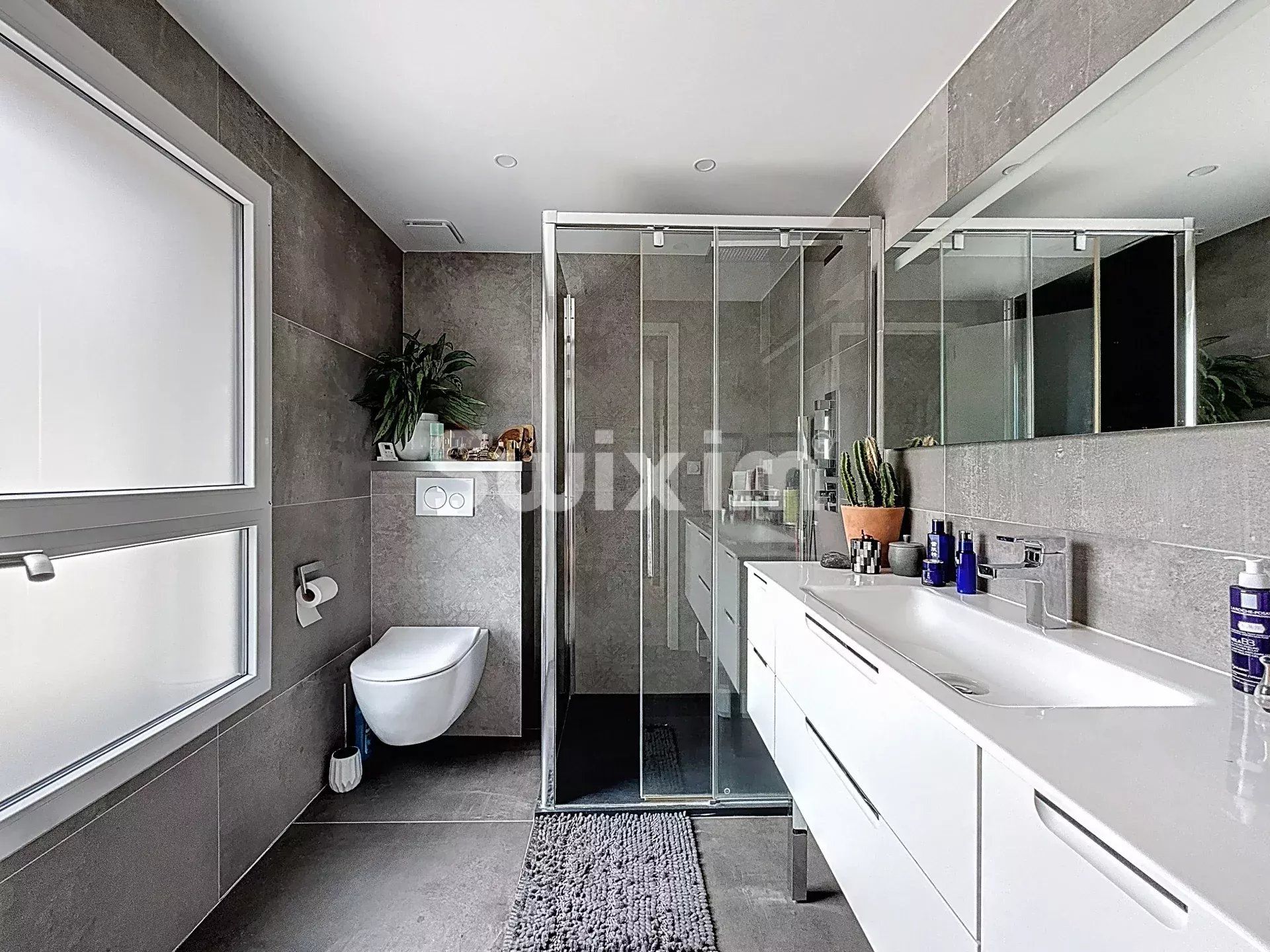 house 7 Rooms for sale on Divonne-les-Bains (01220)