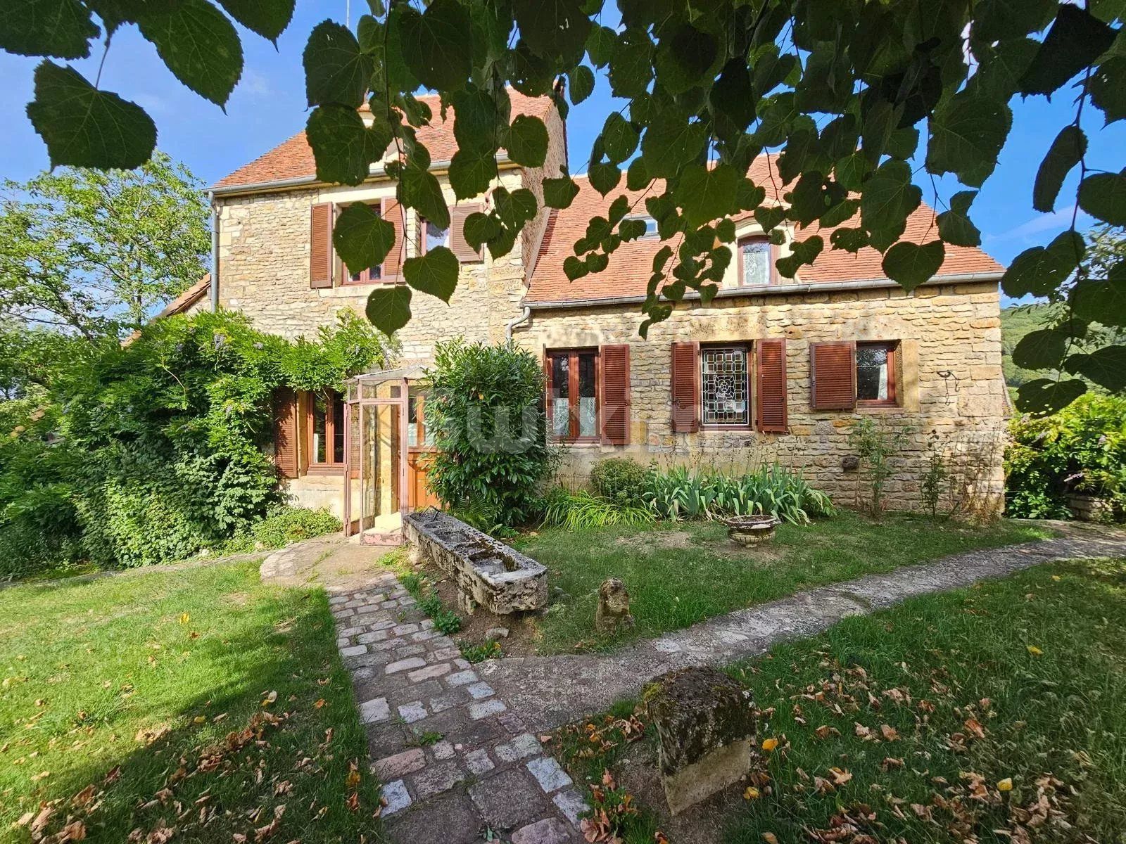 casa 6 Quartos para venda sobre Vézelay (89450)