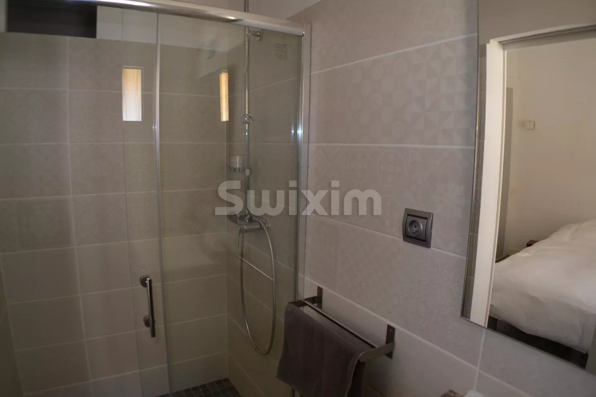 townhouse 4 Rooms for sale on Arles (13200)