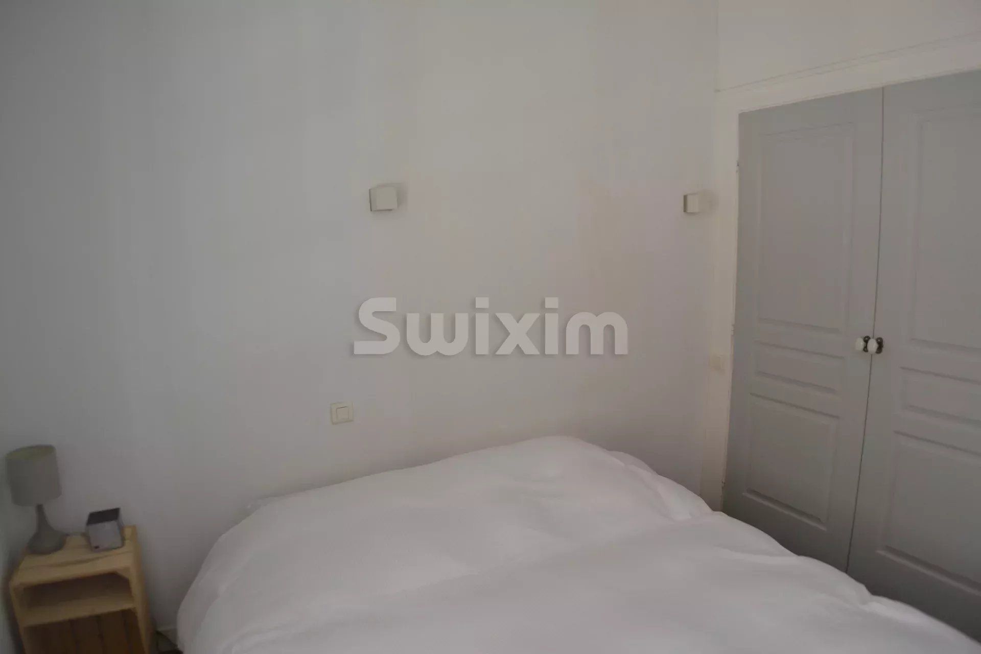 townhouse 4 Rooms for sale on Arles (13200)