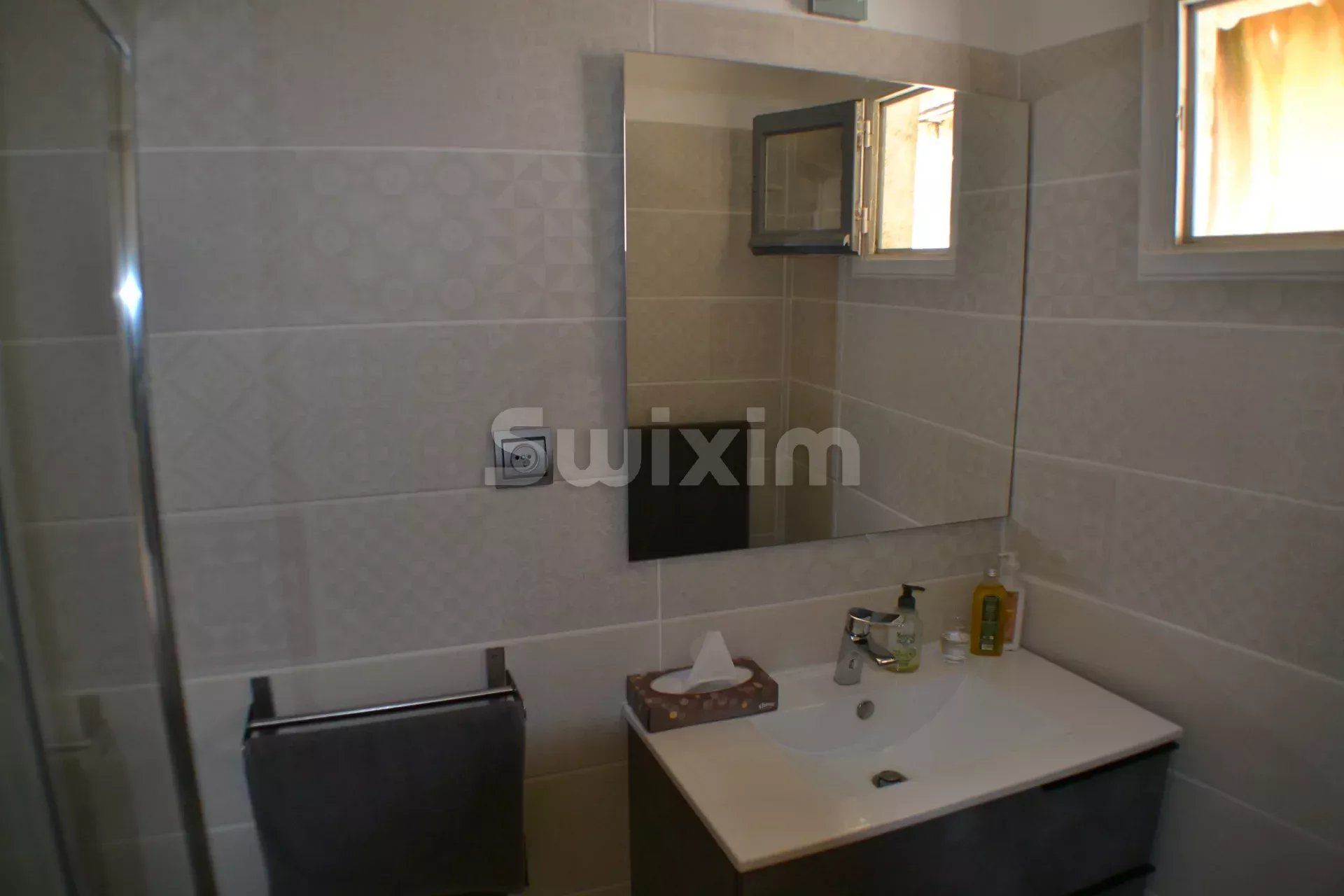 townhouse 4 Rooms for sale on Arles (13200)