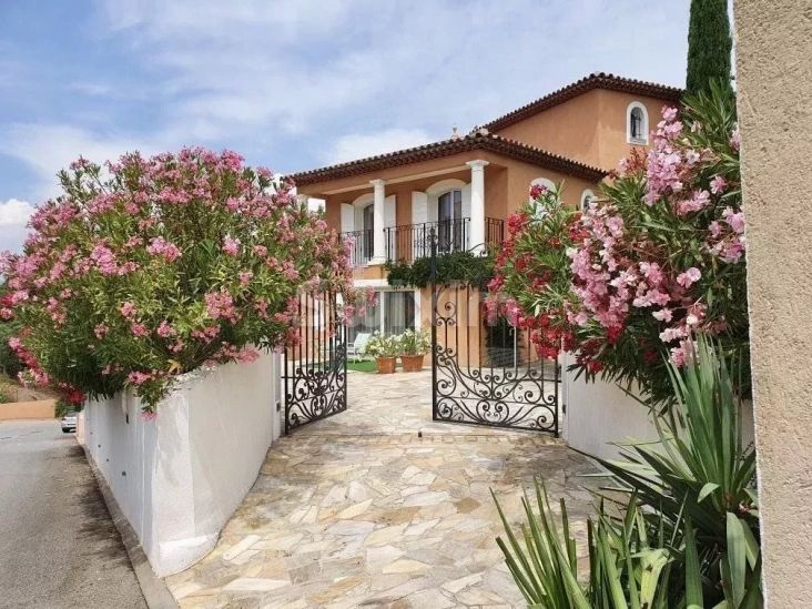 Vente Villa Saint Aygulf 6 Pièces 220 m²