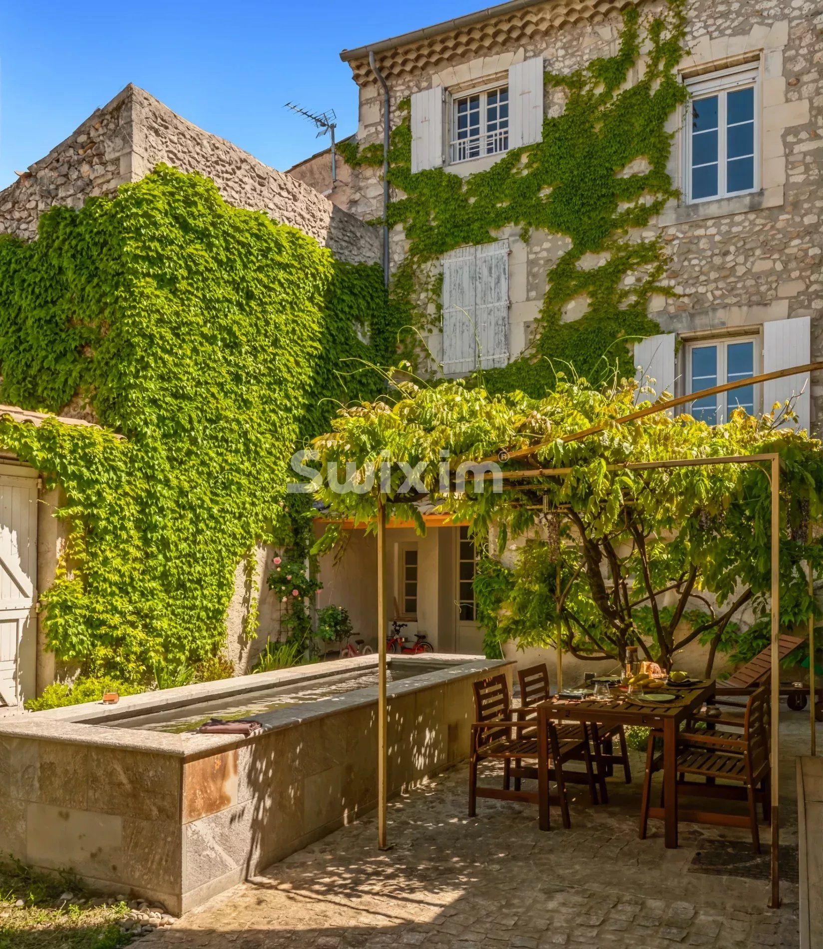 maison de ville 8 Pièces en location sur Pierrelatte (26700)