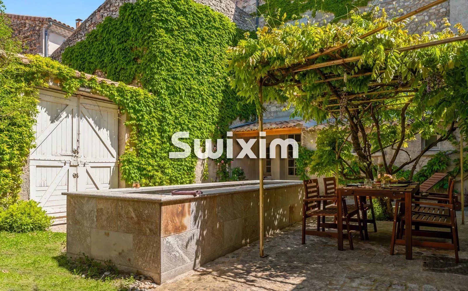 maison de ville 8 Pièces en location sur Pierrelatte (26700)