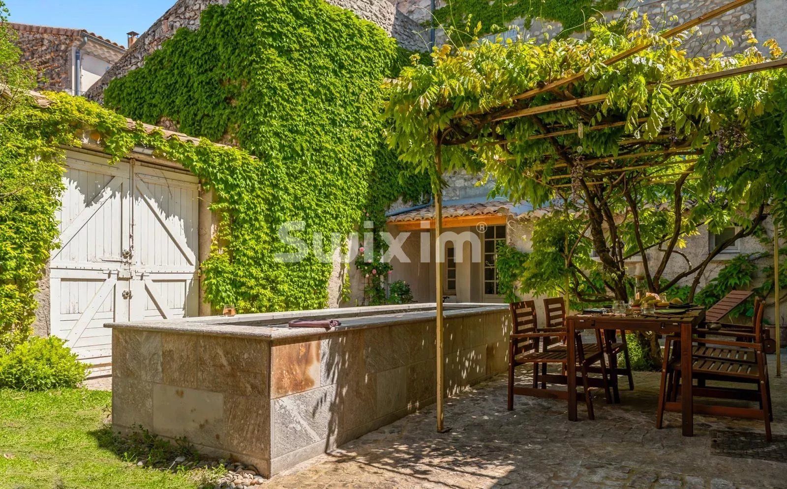 maison de ville 8 Pièces en location sur Pierrelatte (26700)