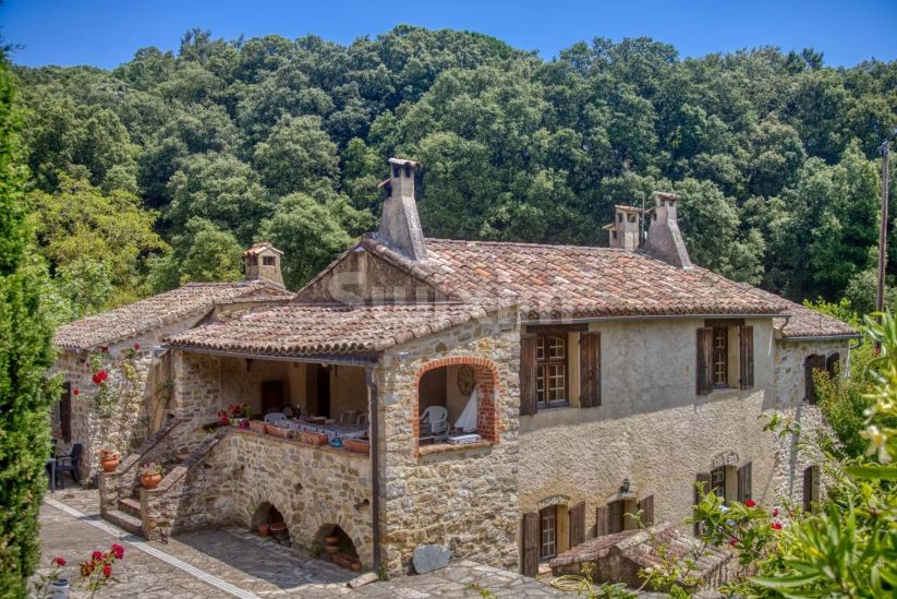 Vente Mas Alès 8 Pièces 145 m²