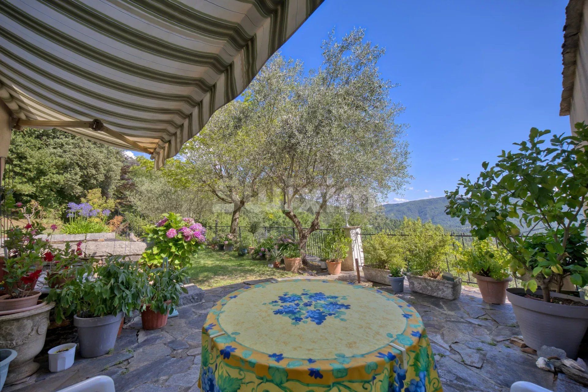 mas 9 Pièces en vente sur Le Collet-de-Dèze (48160)