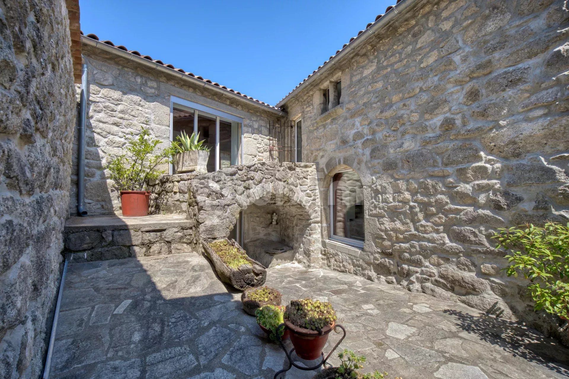 mas 15 Camere in vendita su Concoules (30450)