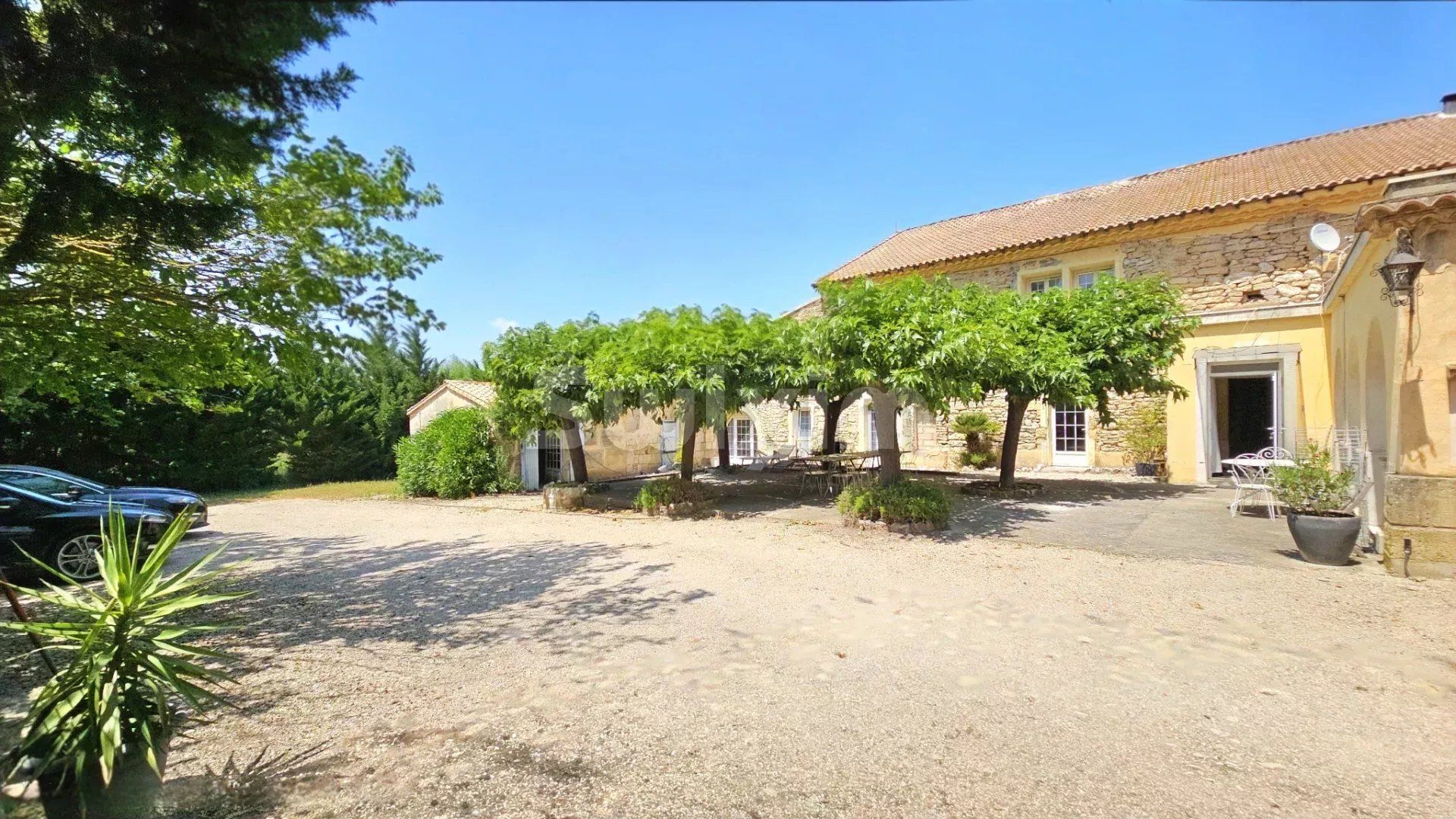 propriété 19 Pièces en vente sur Castillon-du-Gard (30210)