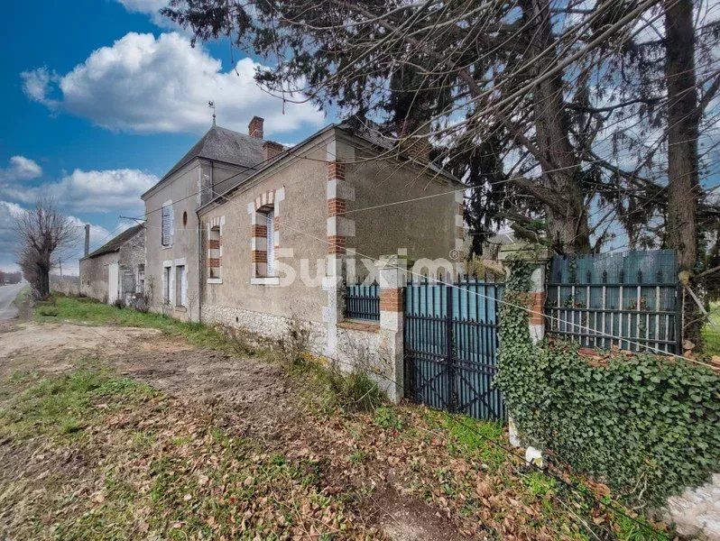 farmhouse 8 Rooms for sale on Blois (41000)